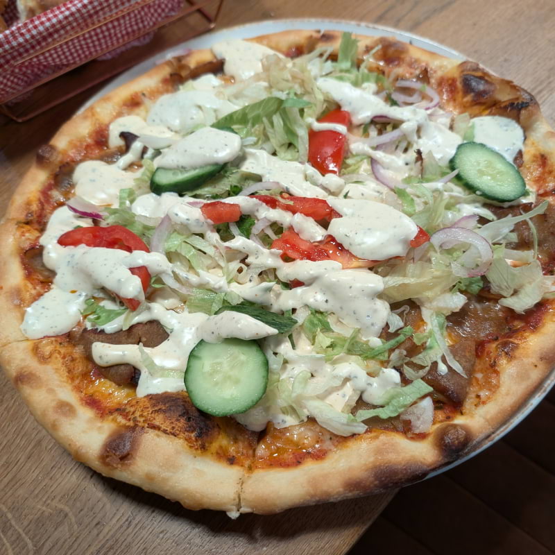 Kebabpizza – Bild från Sultan Grill av Doux E. (2026-01-24)