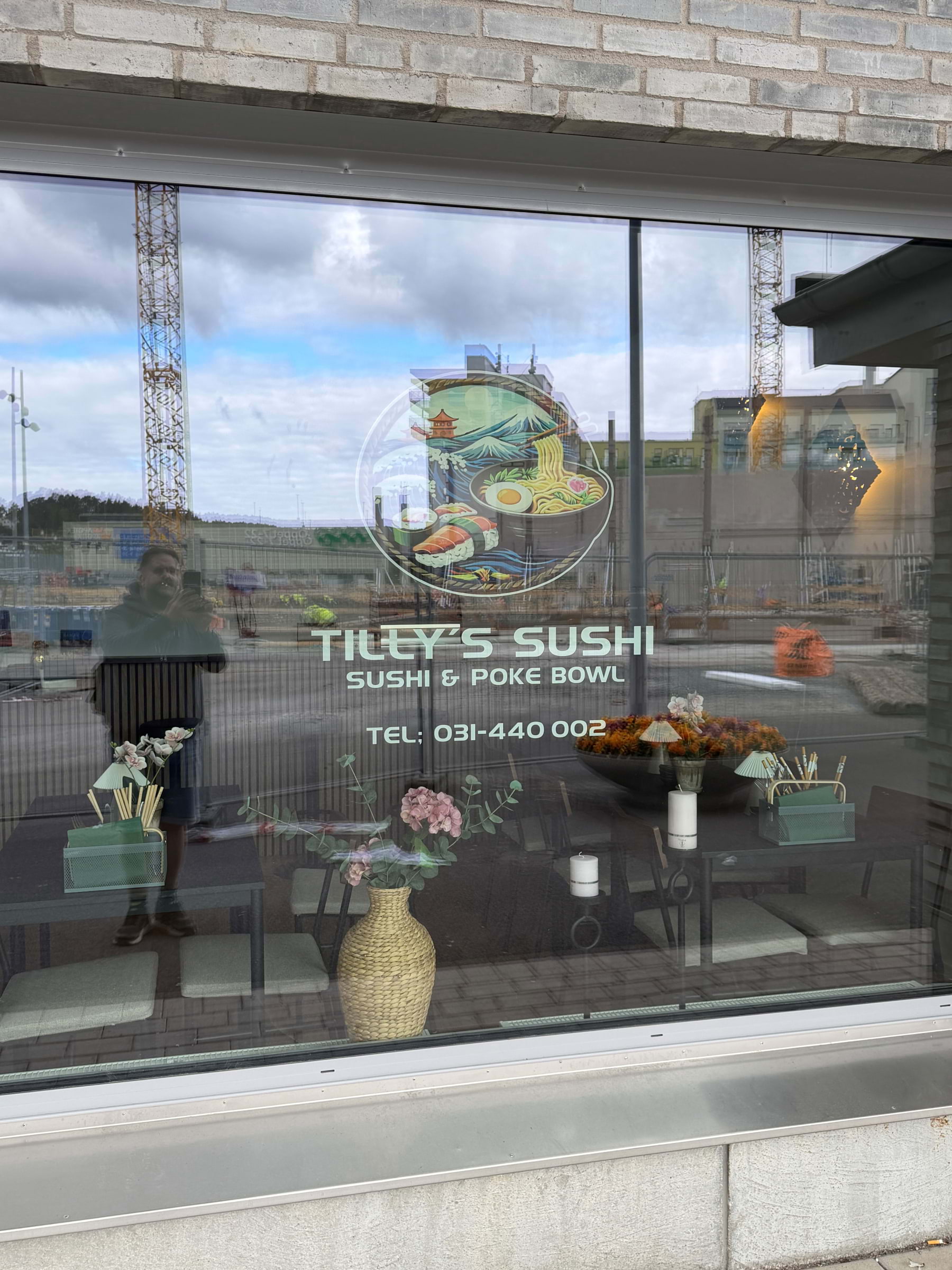 Entr&eacute;n till Tilly&rsquo;s Sushi p&aring; Arenatorget 6 vid Partille Arena. &ndash; Photo from Tilly's Sushi by Tillys sushi&nbsp;S. (13/07/2026)