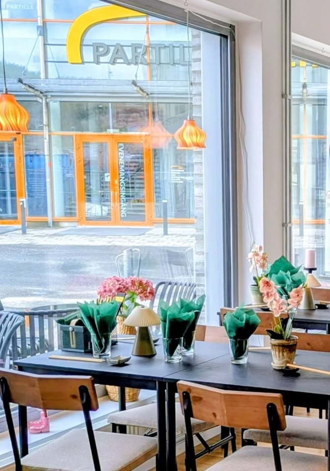 Ljus och trivsam restaurangmilj&ouml; hos Tilly&rsquo;s Sushi i Partille Arena. &ndash; Photo from Tilly's Sushi by Tillys sushi&nbsp;S. (13/07/2026)