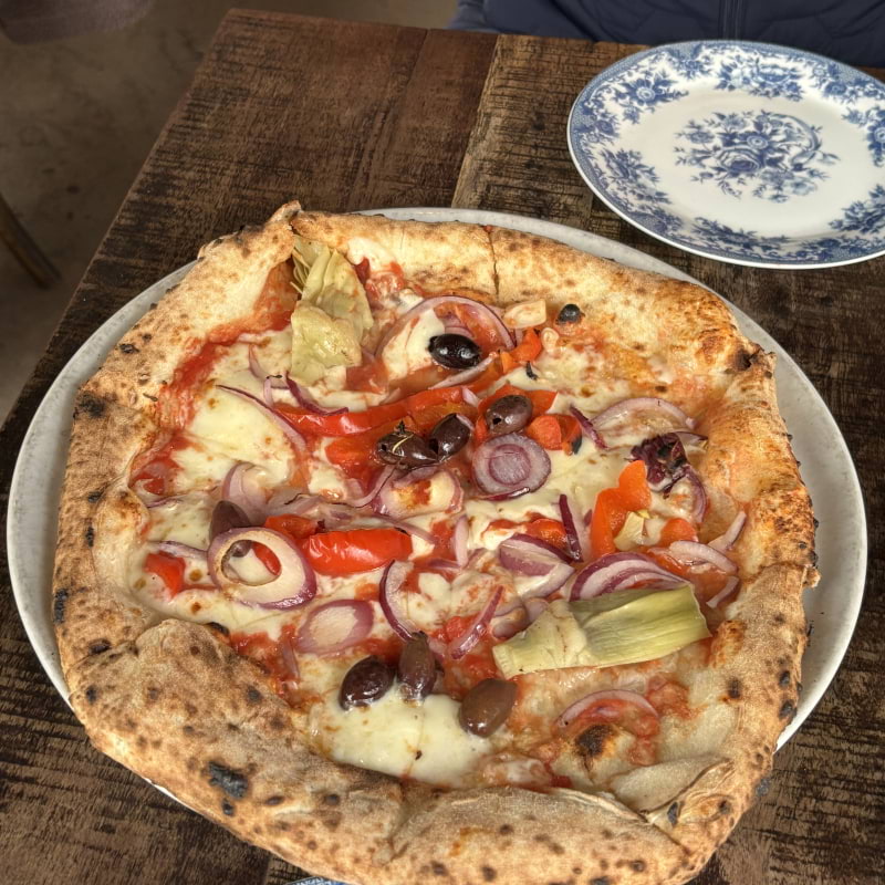 Vegetarisk pizza på Mille Lire Visby. – Bild från Mille Lire av Lisa M. (2025-07-06)