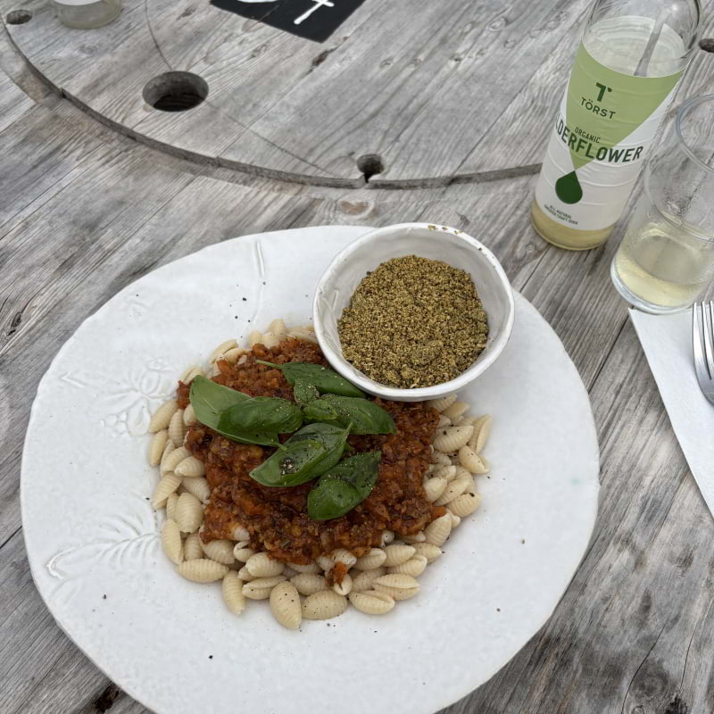 Ragu (med vegansk ”ost”) – Bild från Pastamakarna Fårö av Jessica K. (2025-08-31)