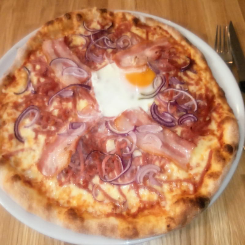 Pizza bomba – Photo from Halv 8 Hos Gert by Gert N. (20/05/2020)