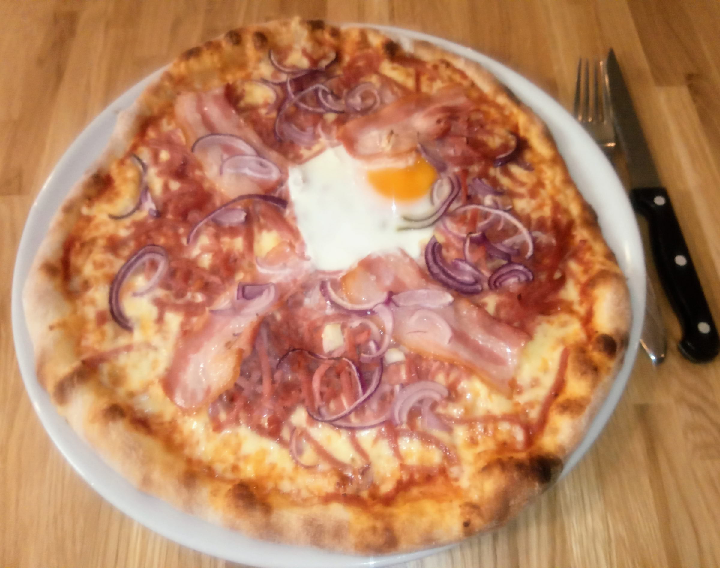 Pizza bomba – Photo from Halv 8 Hos Gert by Gert N. (20/05/2020)