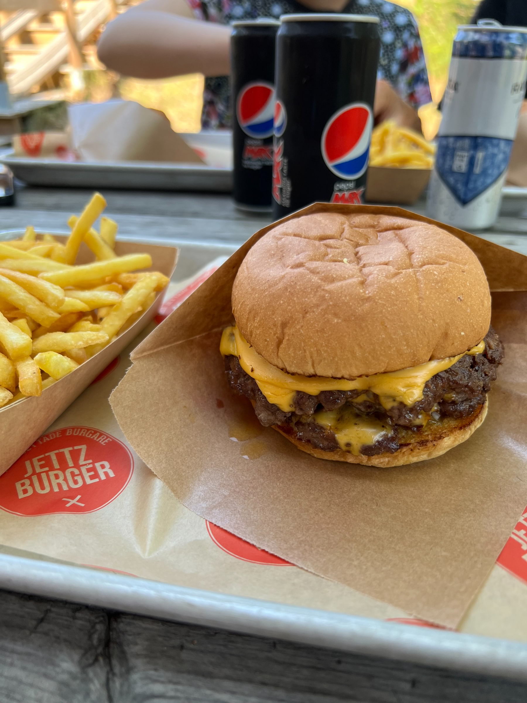 Trippel cheese – Bild från Jett'z Burger Nacka av Adam L.
