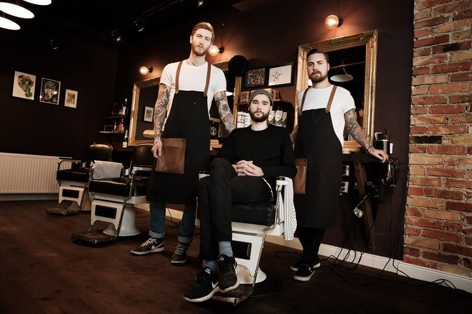Johan, Olle och Henry (Kollektivet Hvitan) barbershop och tatueringsstudio under samma tak – Bild från Kollektivet Hvitan av Erwan D. (2017-04-08)