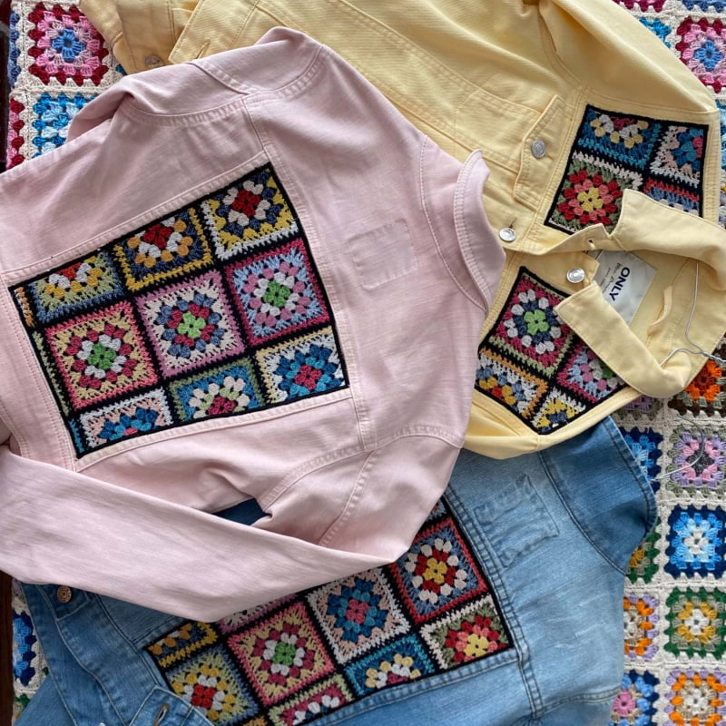 2nd hand denim jackets upcycled with embroideries and Granny Square textile. – Photo from Kuddkonst by Ann-Margreth L. (27/04/2023)