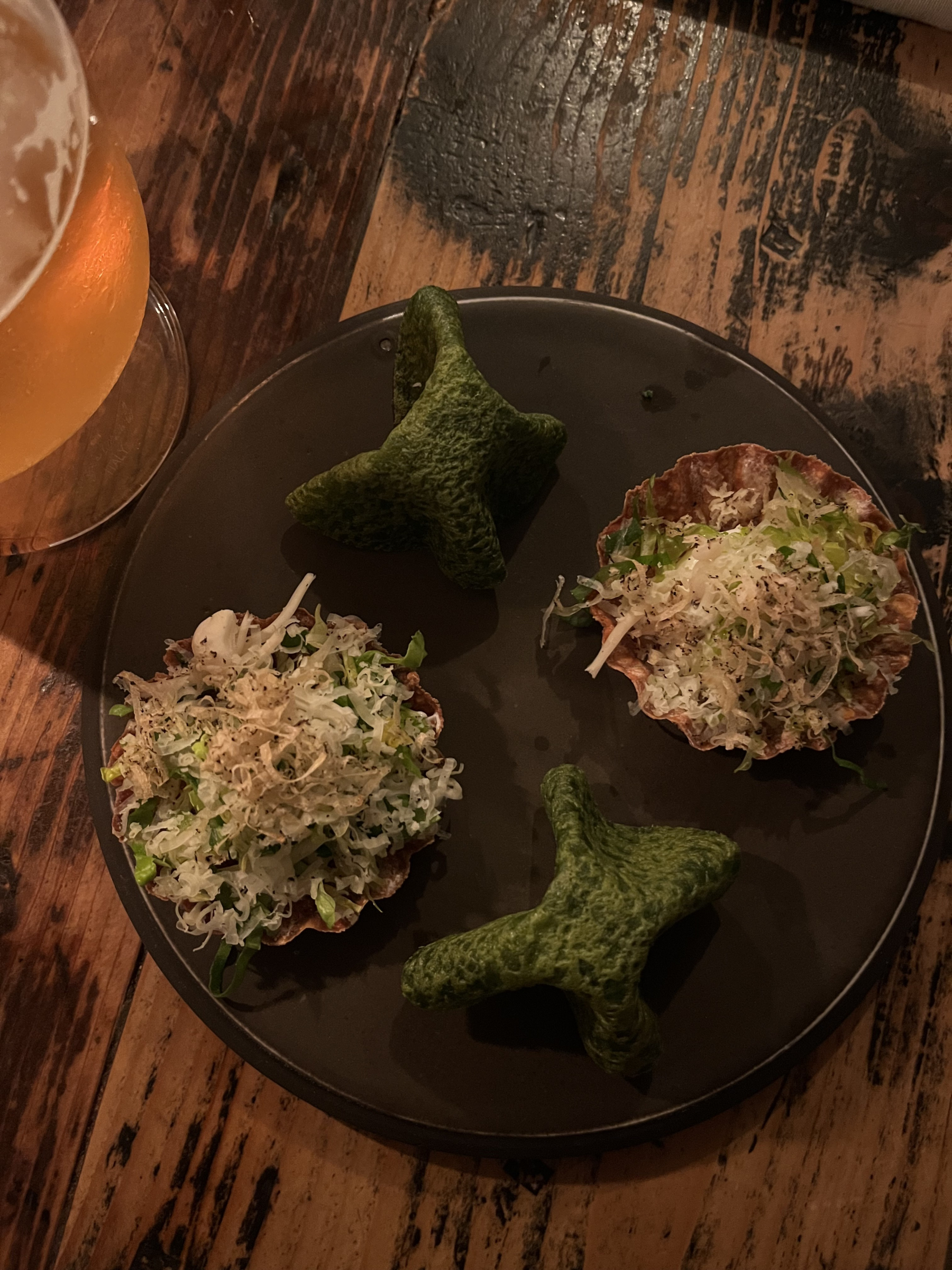 Green pancake with spinach and smoked salmon inside. – Billede fra Høst af Emmi A. (28.09.2026)
