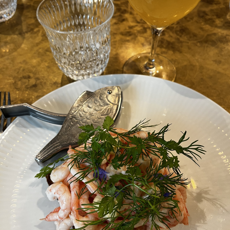 Hand-peeled shrimps on toast with mayonnaise and lemon. – Billede fra Restaurant Palægade af Emmi A. (28.09.2026)