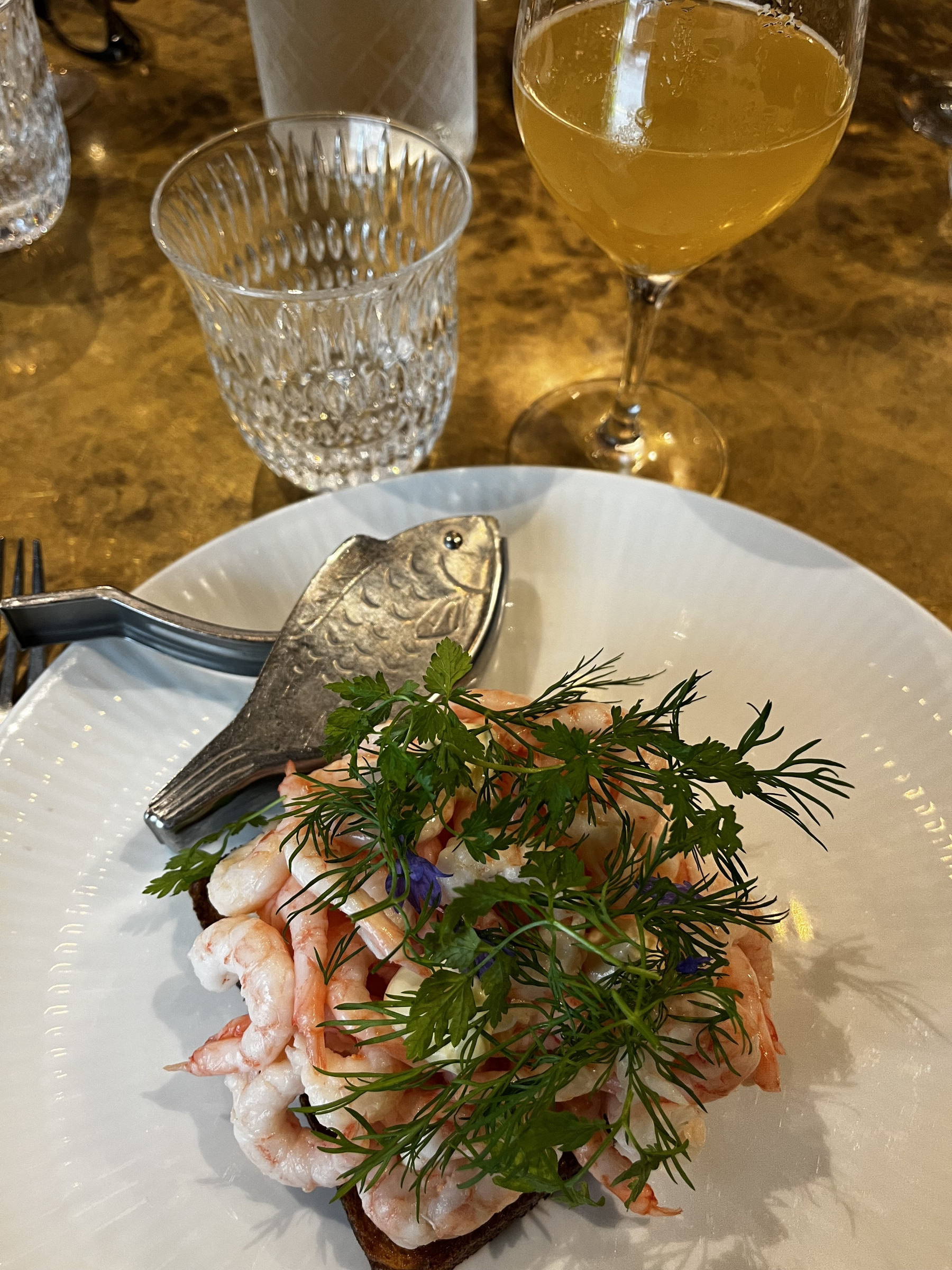 Hand-peeled shrimps on toast with mayonnaise and lemon. – Billede fra Restaurant Palægade af Emmi A. (28.09.2026)