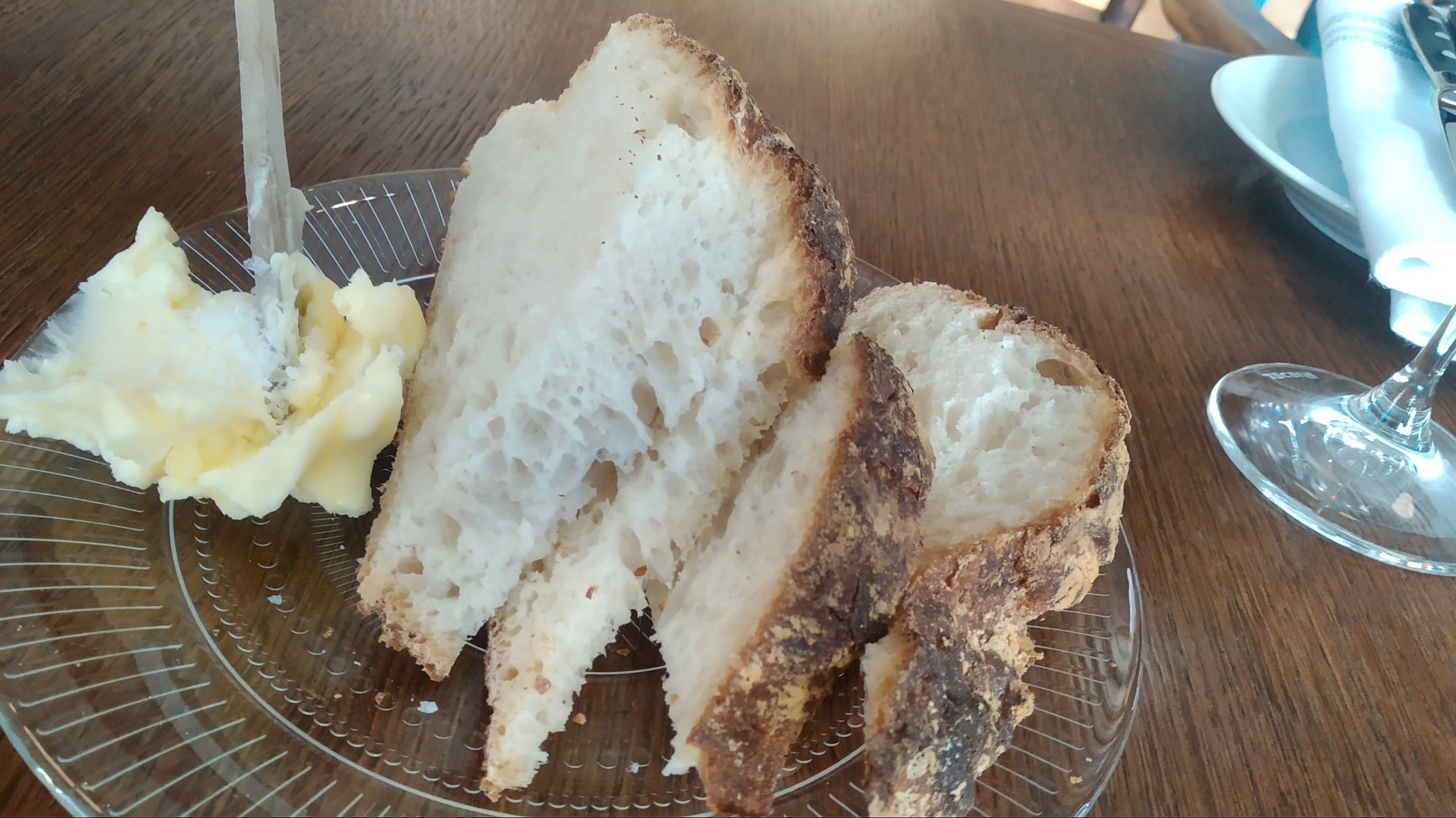 Bröd Innan maten ingår – Bild från Le Petit Cochon av Katarina D.