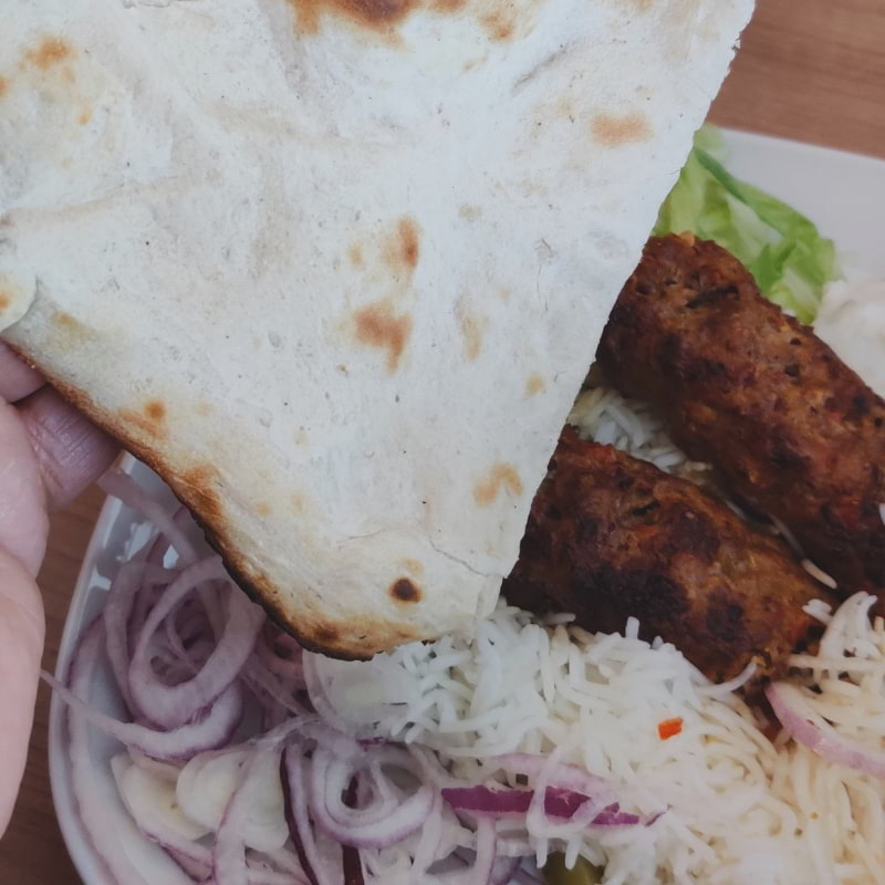 Adana kebab med naan bröd – Photo from Lilla Mellanöstern by Shahzad A. (31/05/2021)