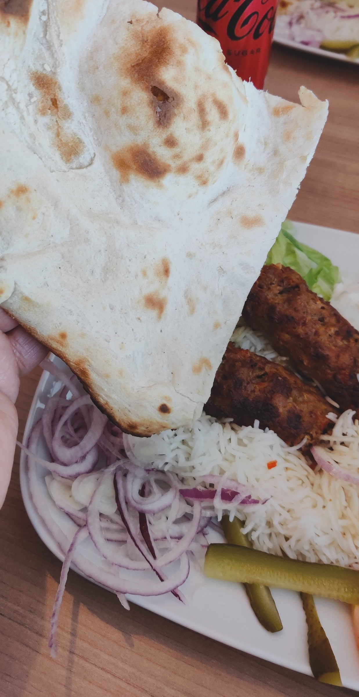 Adana kebab med naan bröd – Bild från Lilla Mellanöstern av Shahzad A. (2021-05-31)