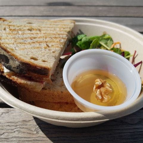 Chrevre chaud sandwich – Photo from Lilla Le Mond by Lotta F.