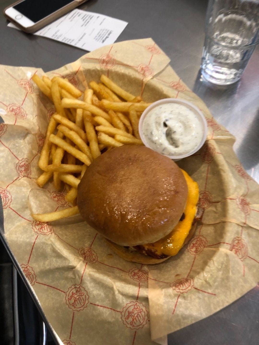 Halloumiburgare – Bild från Lily's Burger Nytorget av Elin E. (2019-09-30)
