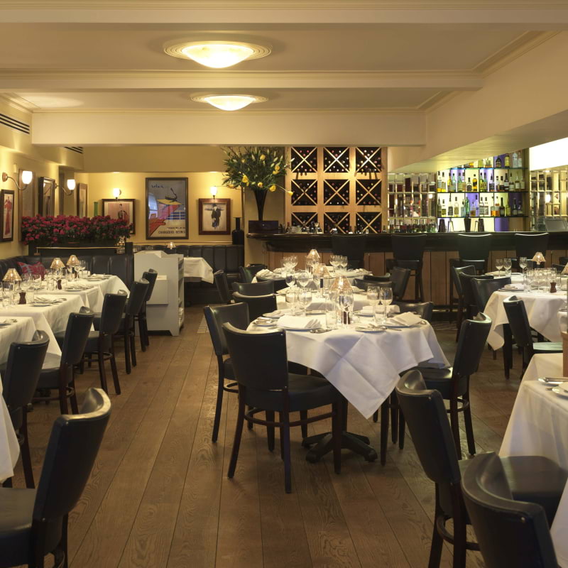 The interior of Bellamy's in Mayfair – Bild från Bellamy's Restaurant av Hugh S. (2025-08-28)