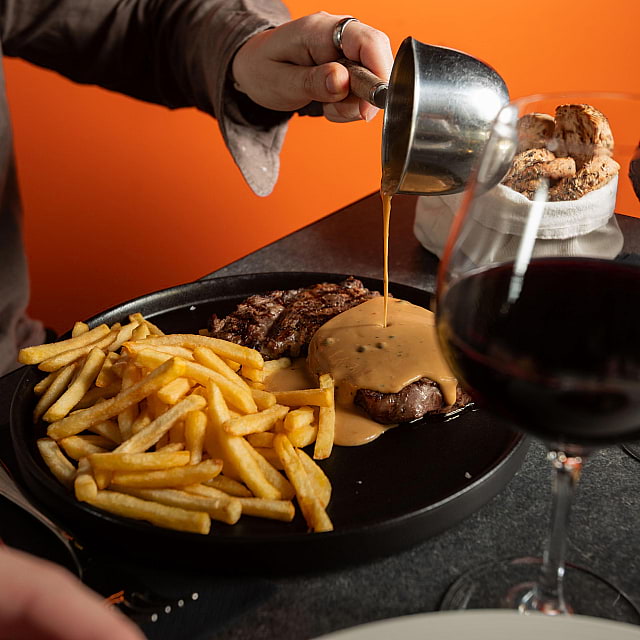 Bennie Restaurant & Bar