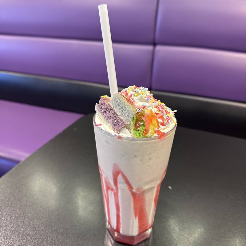 Birthday Cake Loaded Milkshake – Photo from Creams Cafe Walthamstow by Daniel S. (21/10/2024)