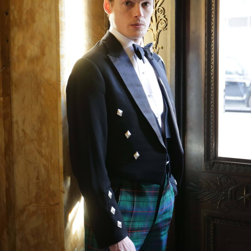 Zone Models' Marcus Goodwille wearing tartan wedding trews, Cafe Royal London shot by Nick Clements – Bild från Dege & Skinner av Cass S. (2025-05-30)