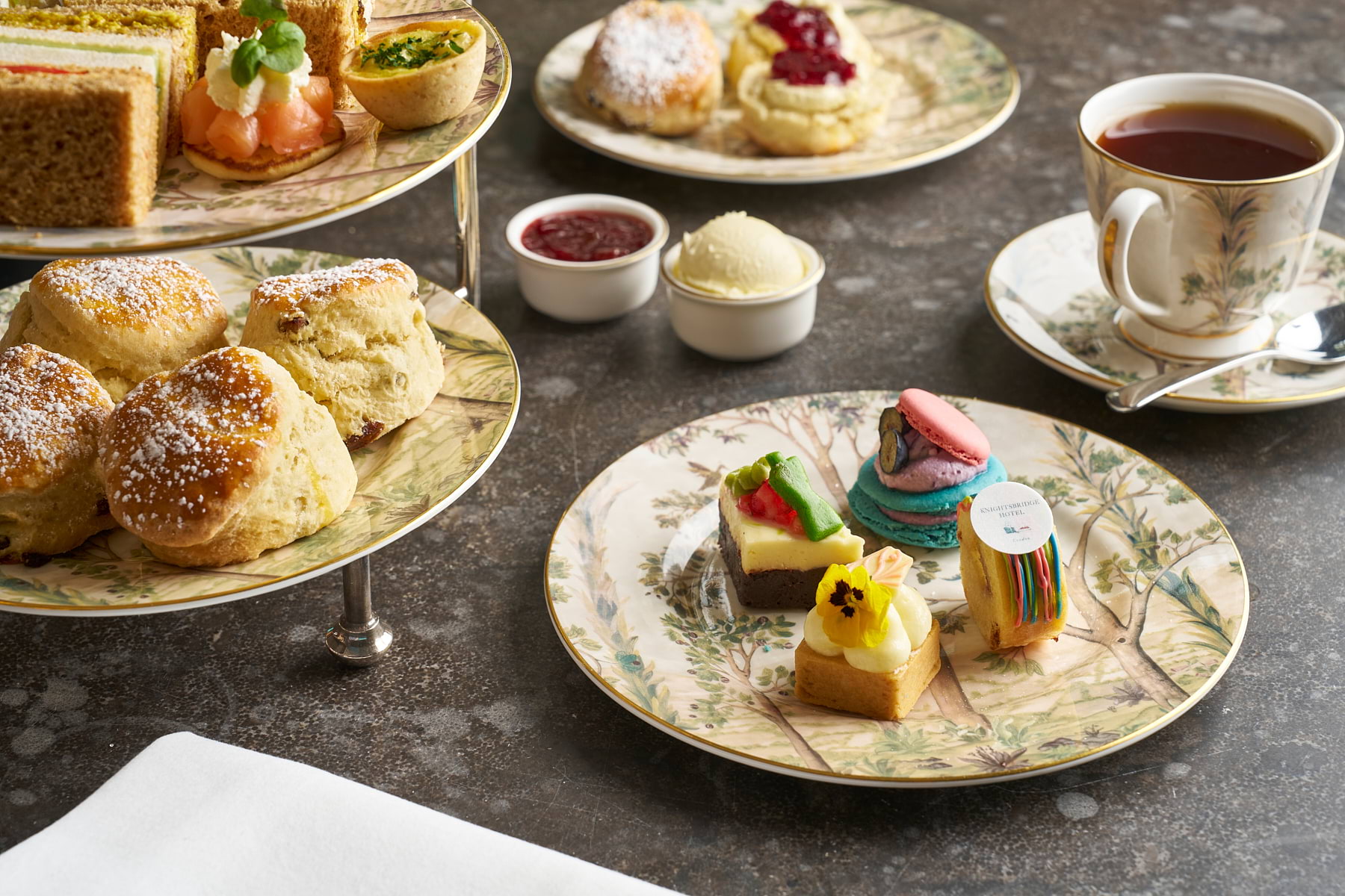 Photo from Knightsbridge Hotel by Kat H. (10/04/2025)