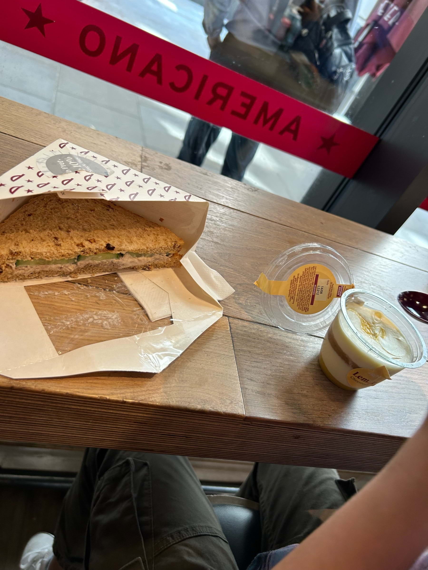 Tuna sandwich, lemon cheese cake and flat white – Photo from Pret A Manger Lombard Street by Madiha S. (14/08/2023)