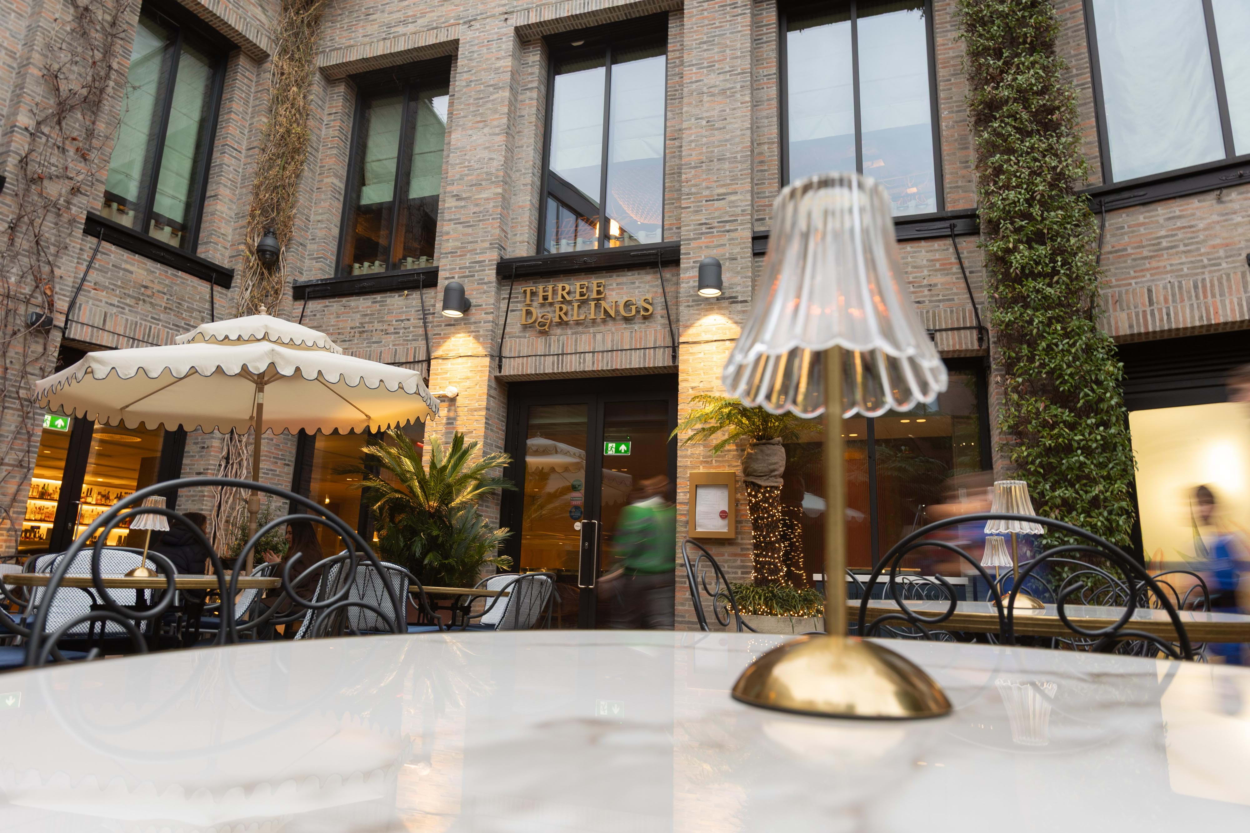 Three Darlings – Breakfast in Chelsea