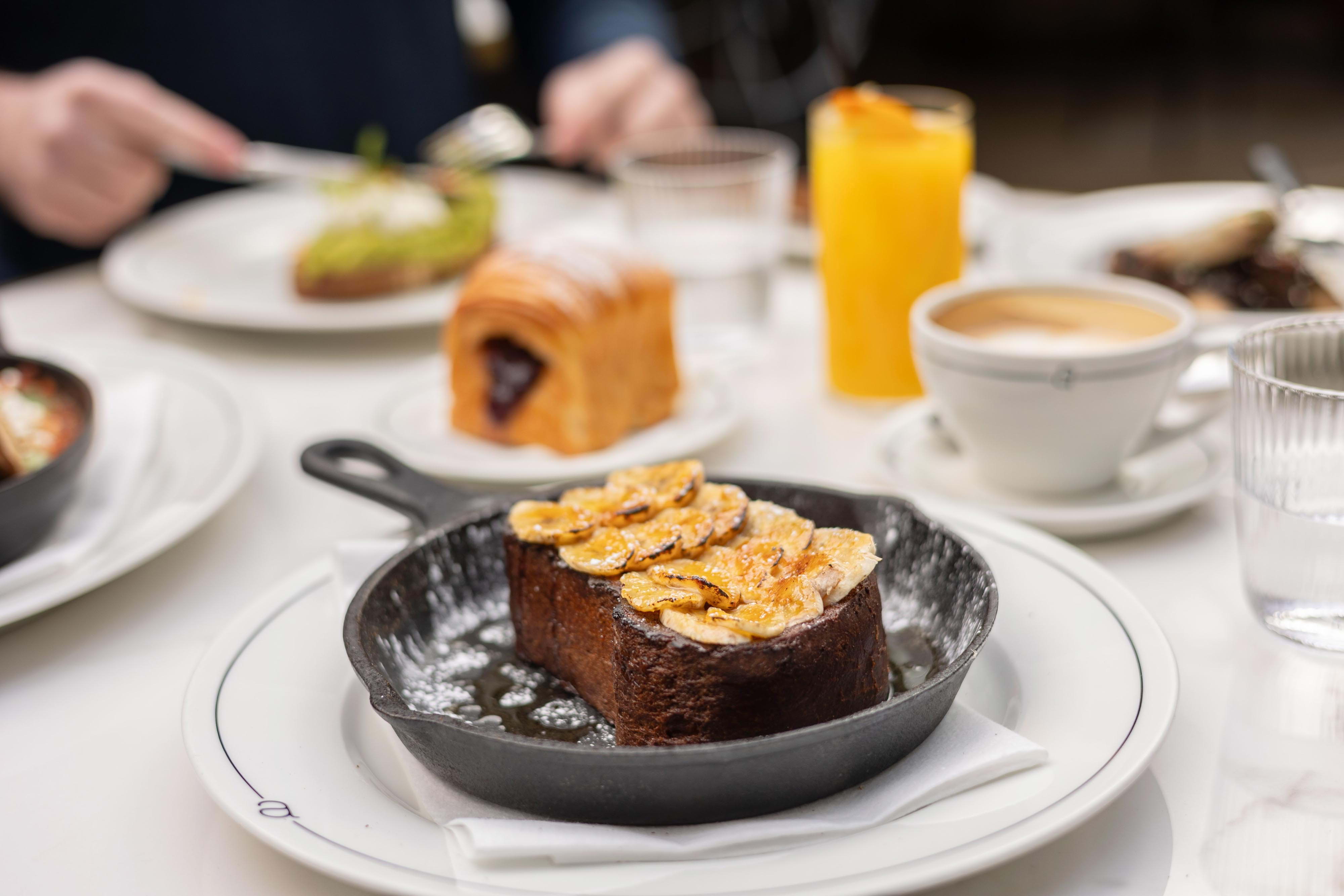 Three Darlings – Breakfast in Chelsea