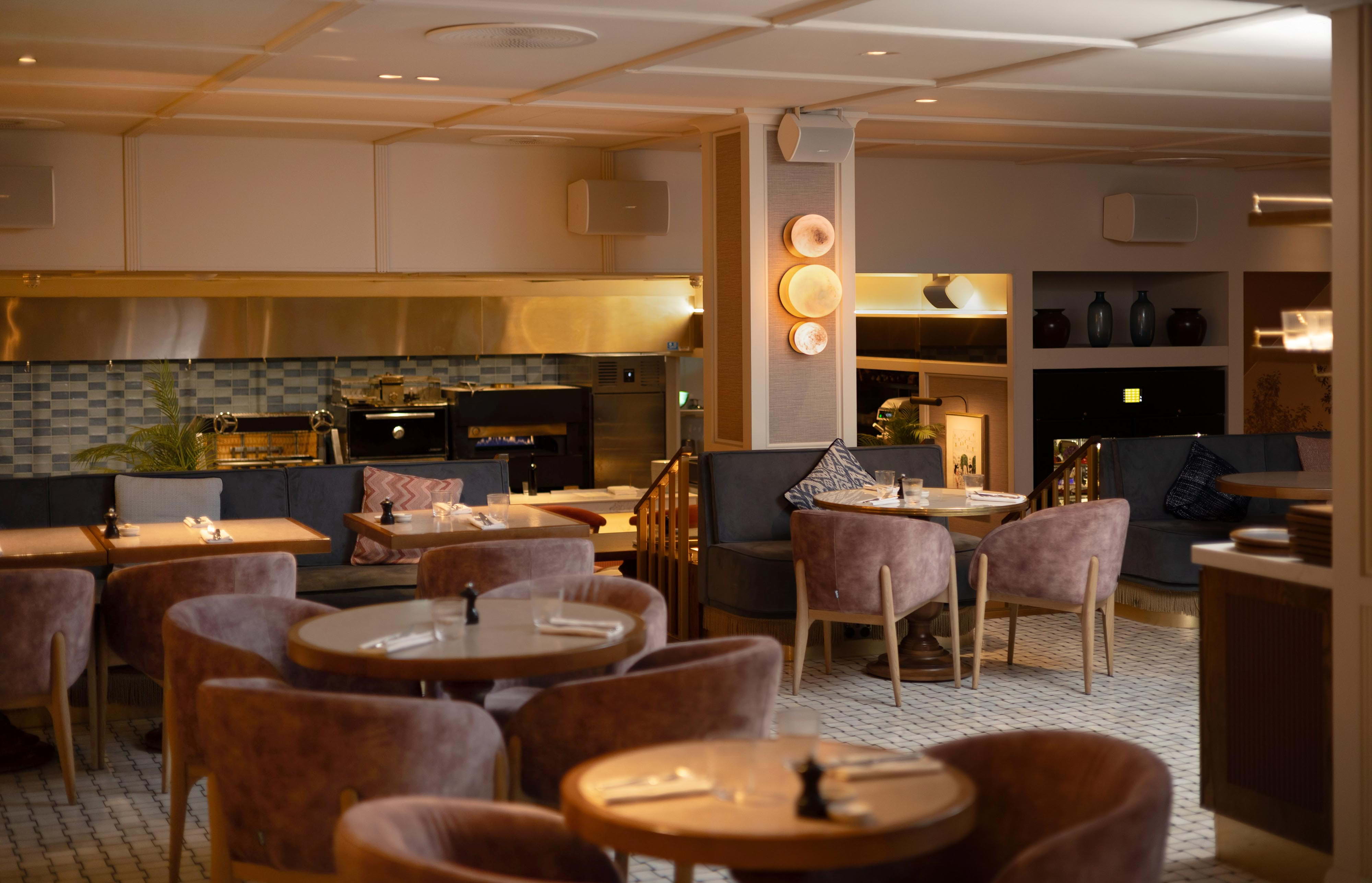 Three Darlings – Breakfast in Chelsea