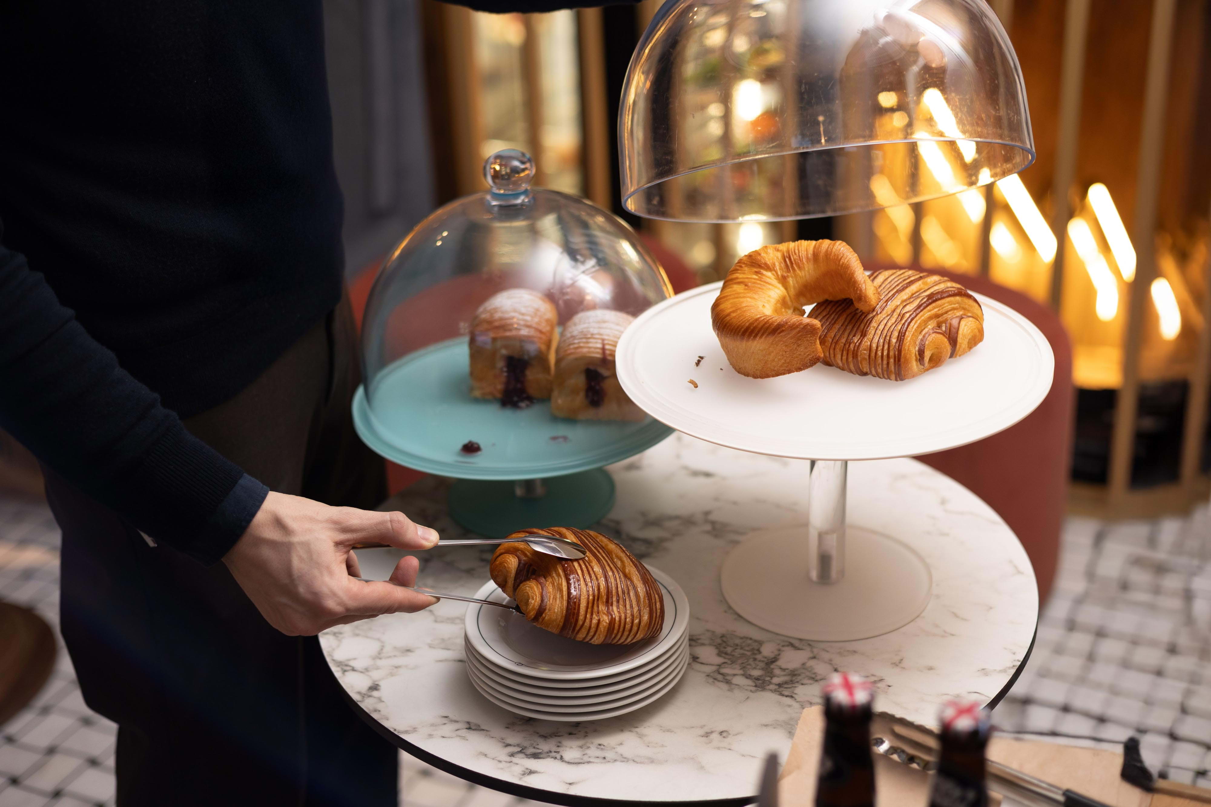 Three Darlings – Breakfast in Chelsea