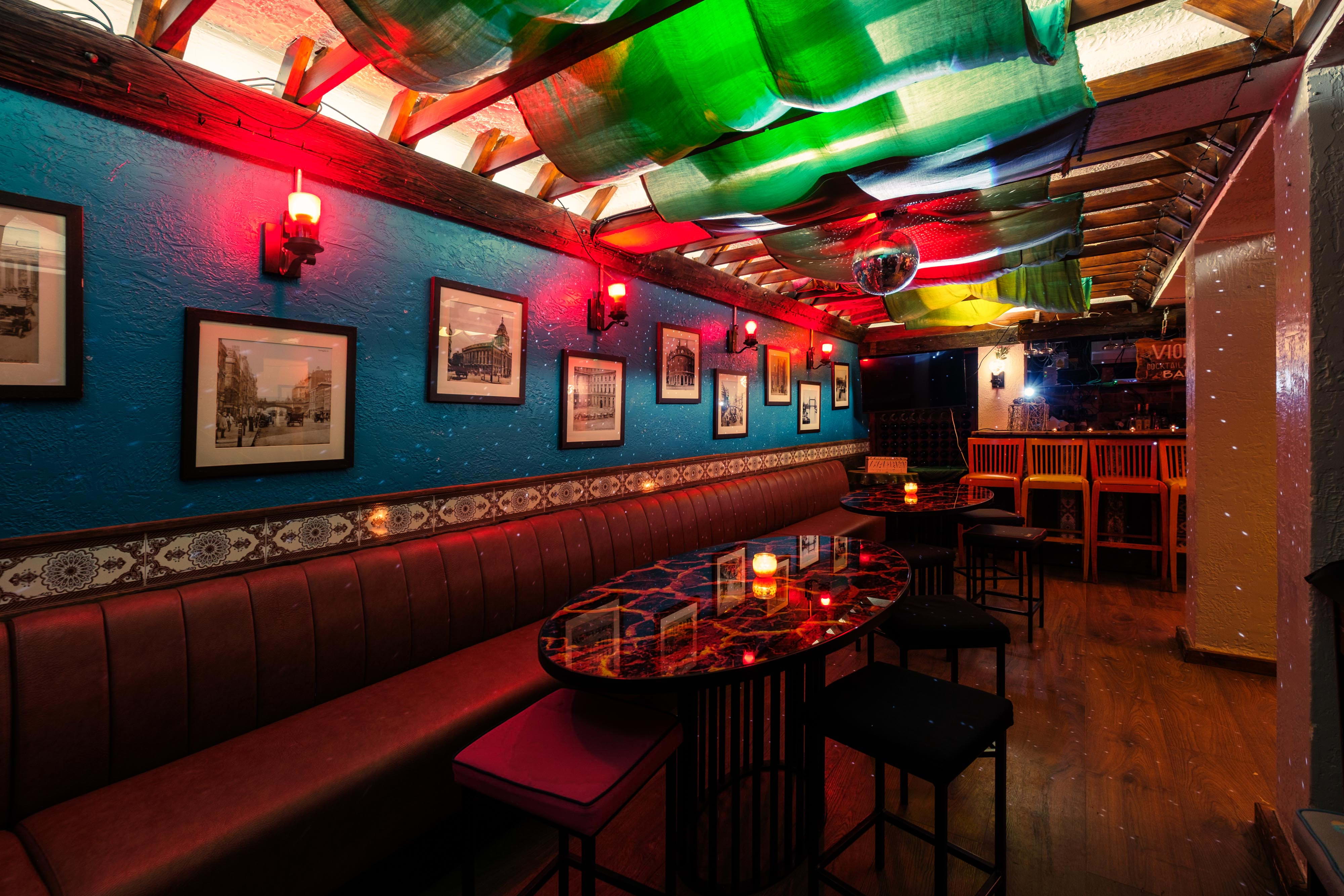 Violet's – Restaurants in Soho