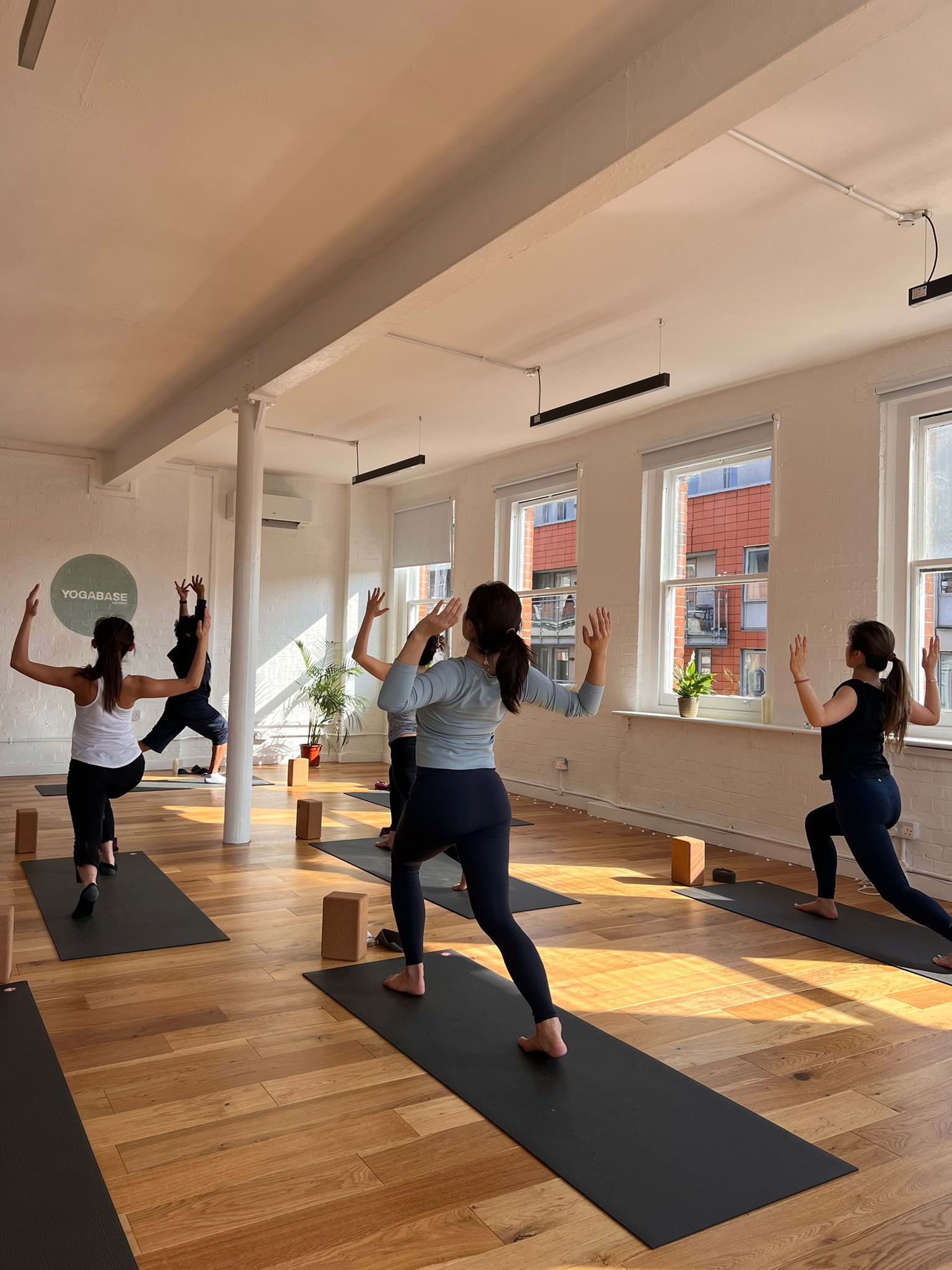 group of people doing yoga  – Bild från Yoga Base av Hayley E. (2024-03-19)