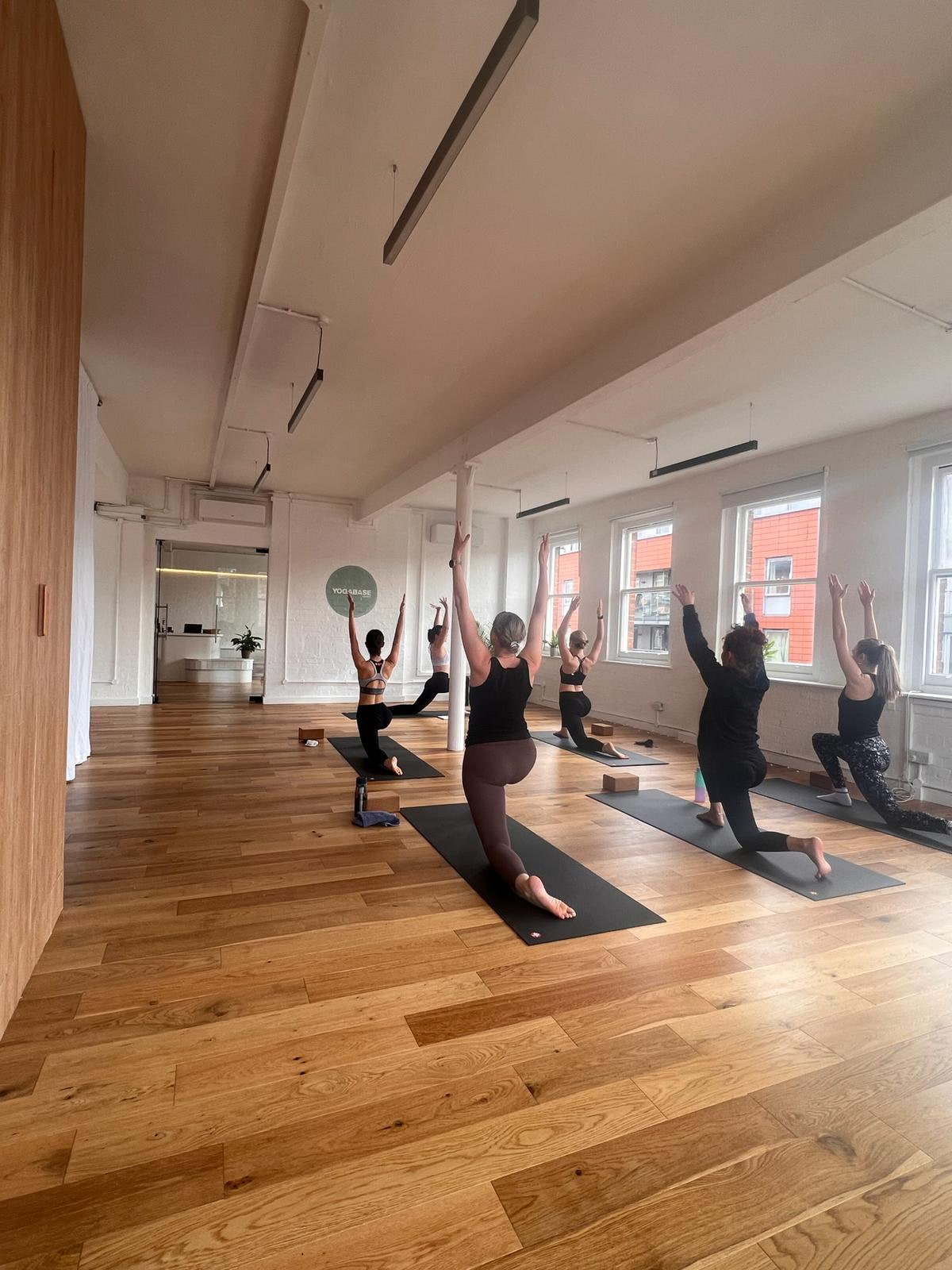 group of people doing yoga  – Bild från Yoga Base av Hayley E. (2024-03-19)