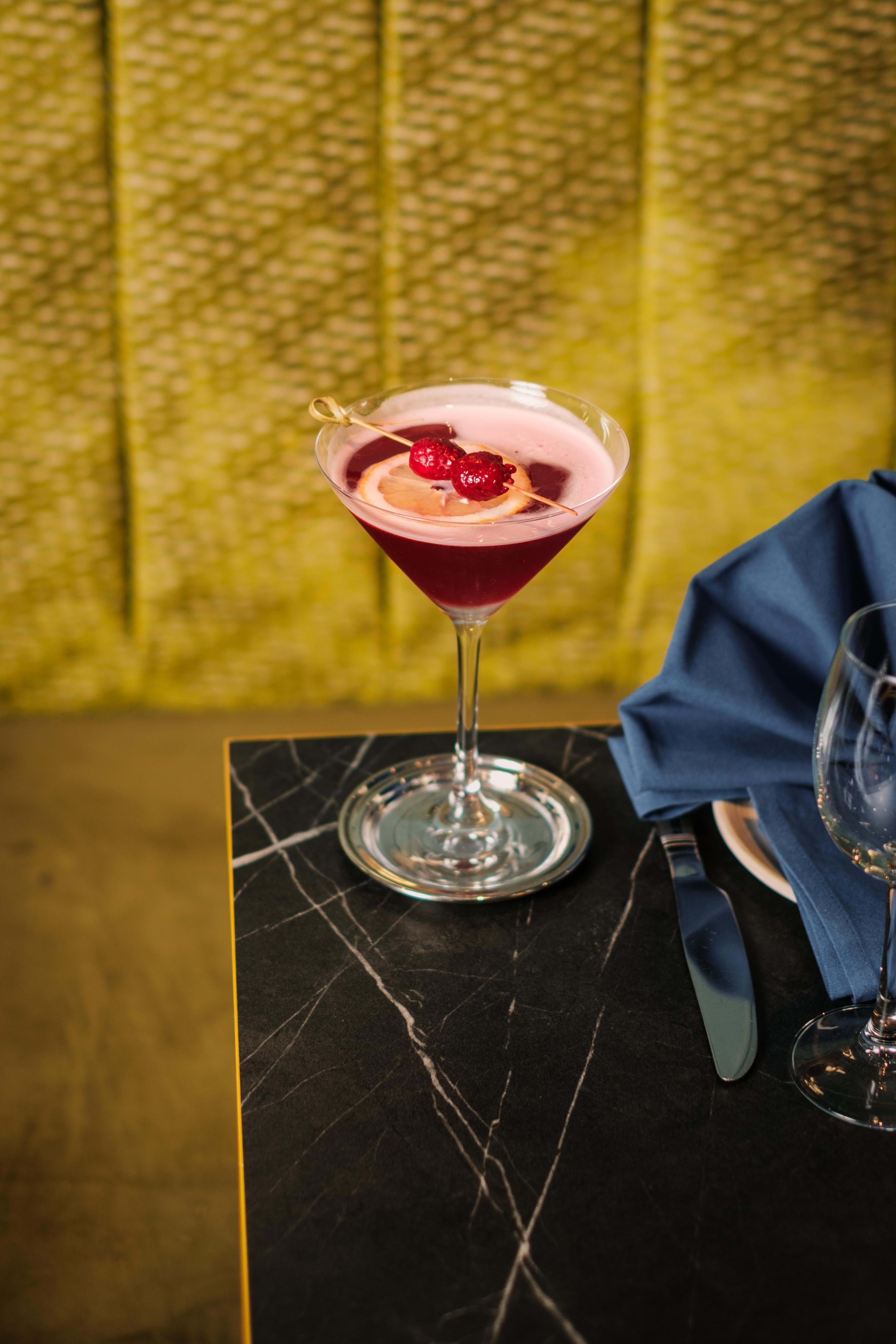 Zoya Grill & Lounge – Cocktail bars