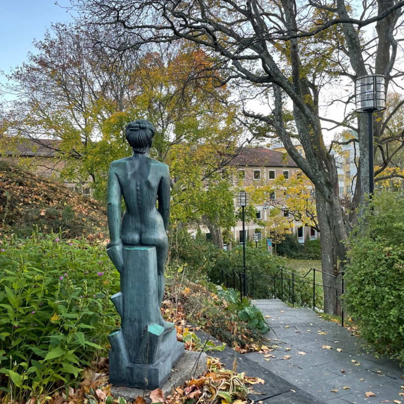 En av många statyer runtom i Marabouparken - Bild från Marabouparken konsthall av Sarah A.
