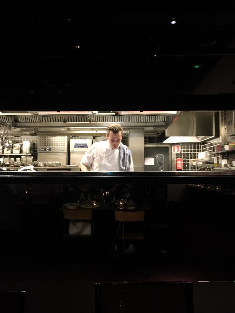 Öppet kök – Bild från Malmen Restaurang & Cocktailbar av Fredrik J. (2016-10-01)