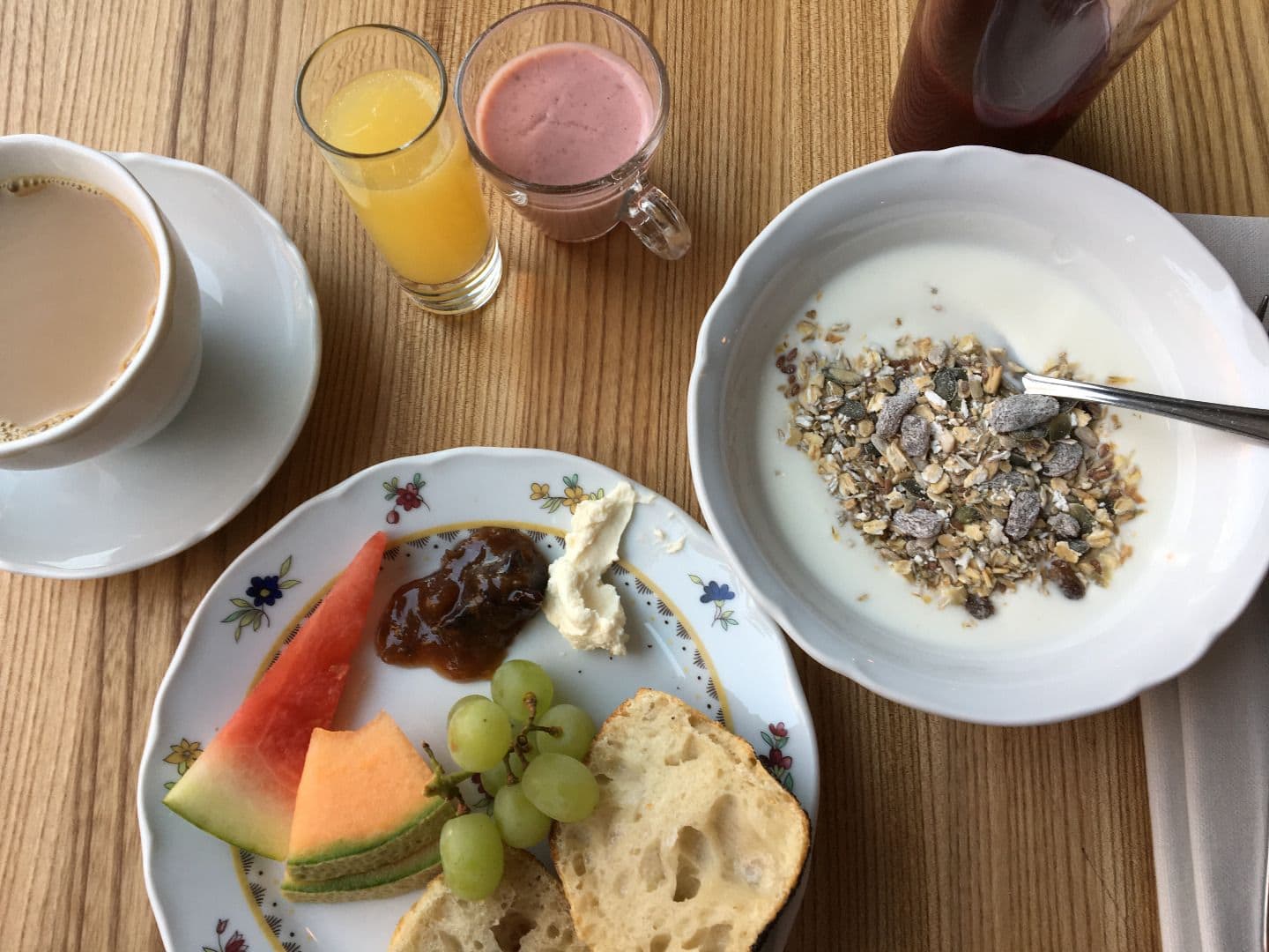 Bara en liten del av frukostutbudet. – Bild från Miss Clara Hotel av Johanna L. (2017-04-21)
