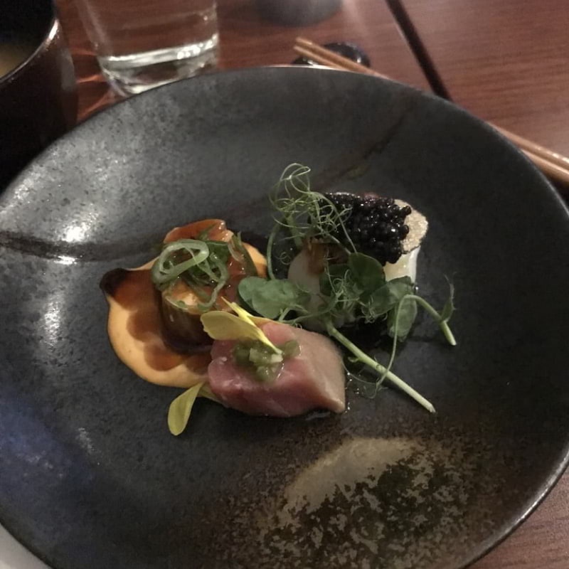 Pilgrimsmussla (med anklever, svart kaviar och tryffel), marulkslever samt fetaste delen på torsken – Bild från Minako av Jessica K.