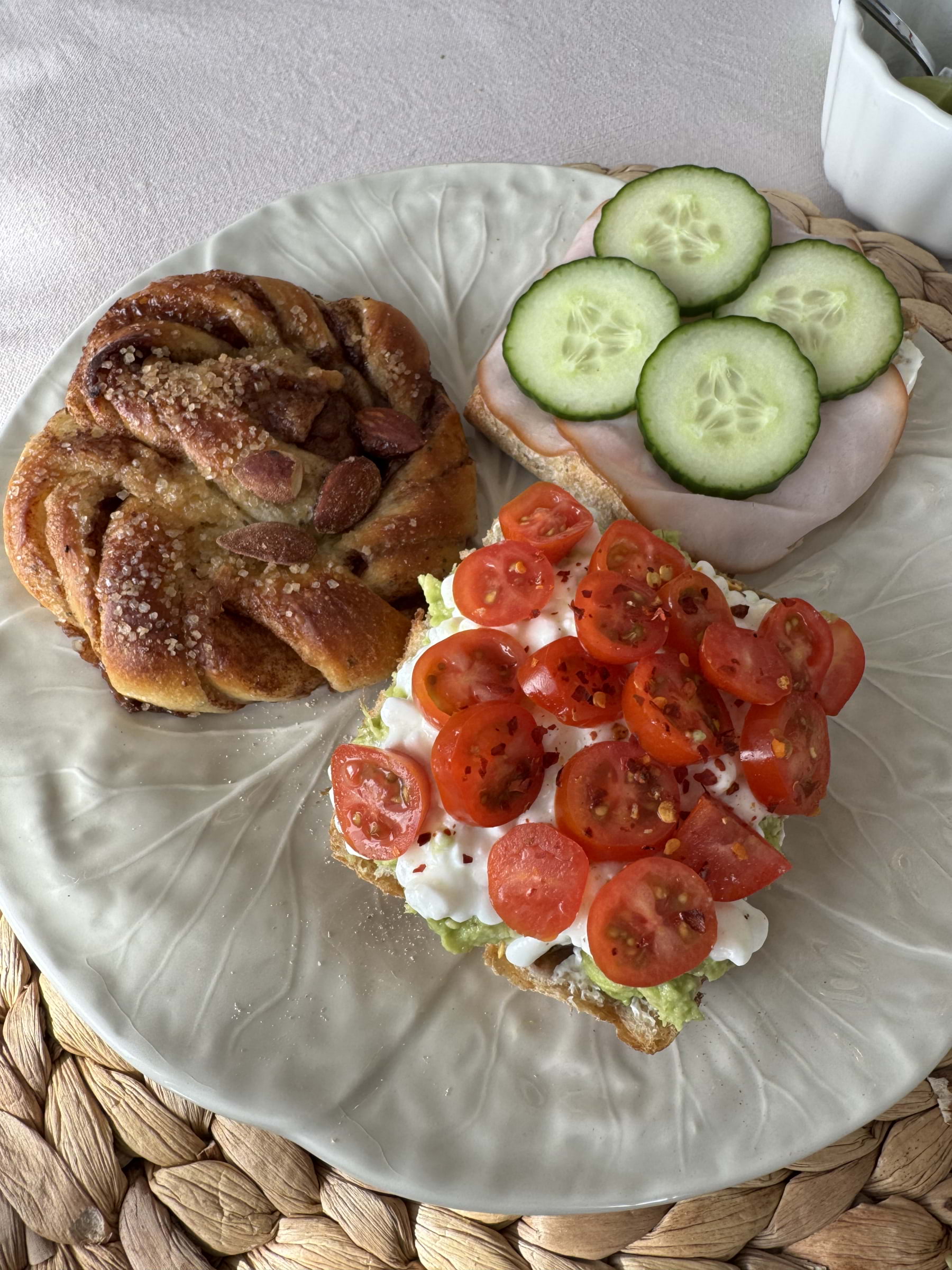 Kanelkringla & valnötfralla – Bild från Bagaren och Bonden av Julia H. (2025-04-13)