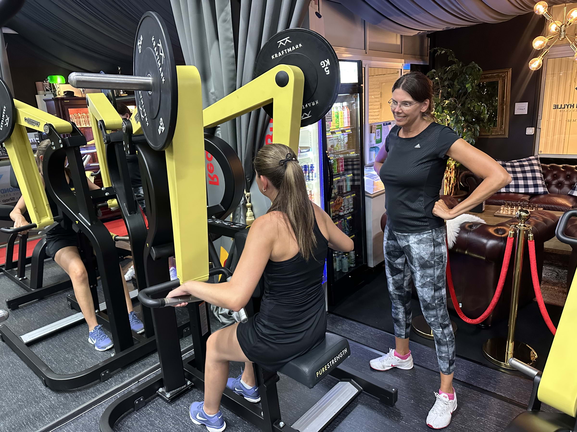 Motivation och inspiration med en PT vid sin sida. Här pt duo med dotter – Photo from First Class PT Malmö by Linda N. (05/09/2025)