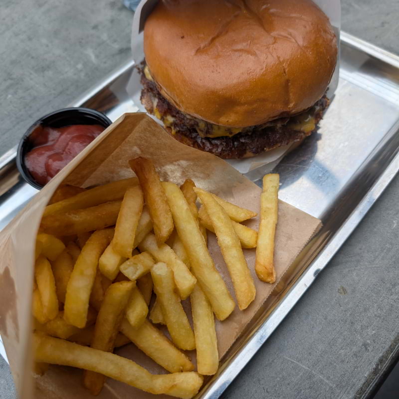 Photo from Rekas Burgers by Doux E. (31/10/2025)