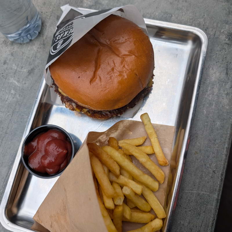 Photo from Rekas Burgers by Doux E. (31/10/2025)