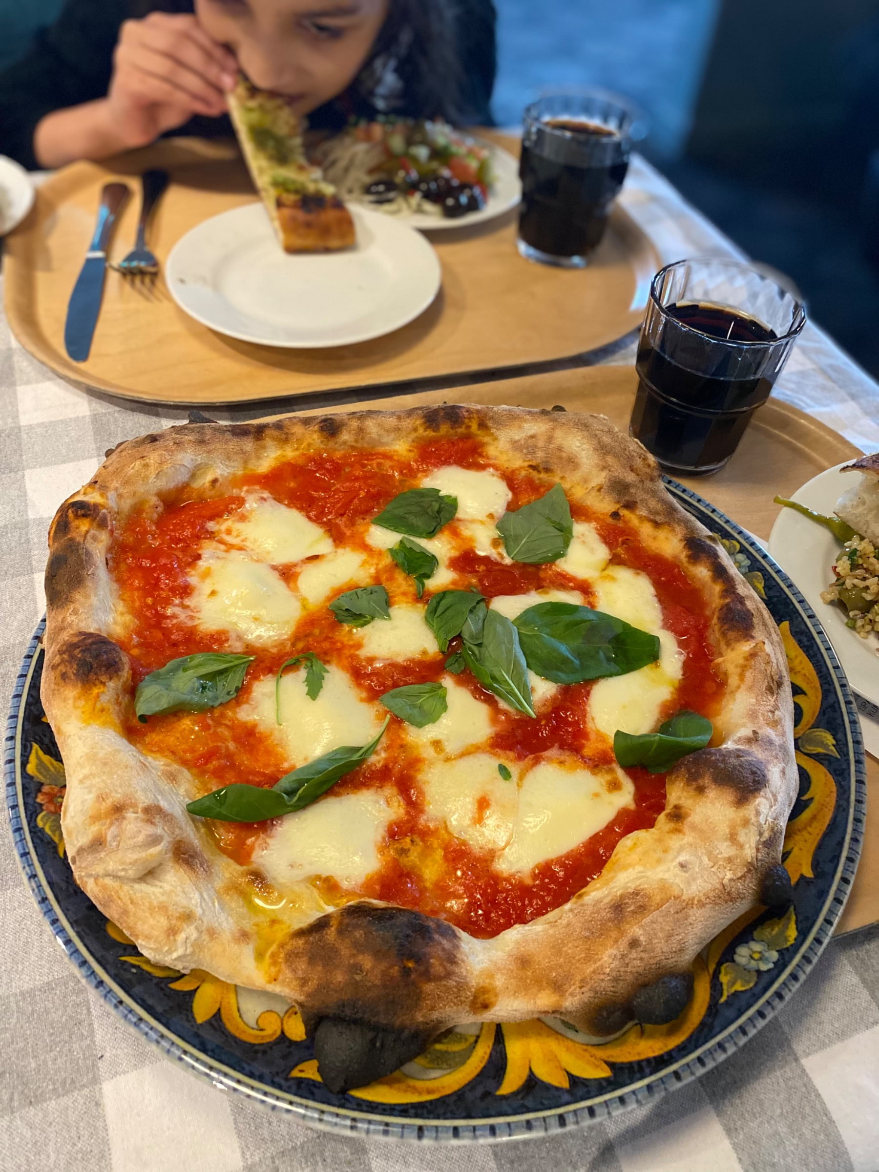 Margaritta pizza – Bild från Nonno's Italian Eatery & Lounge av Madiha S. (2022-03-20)
