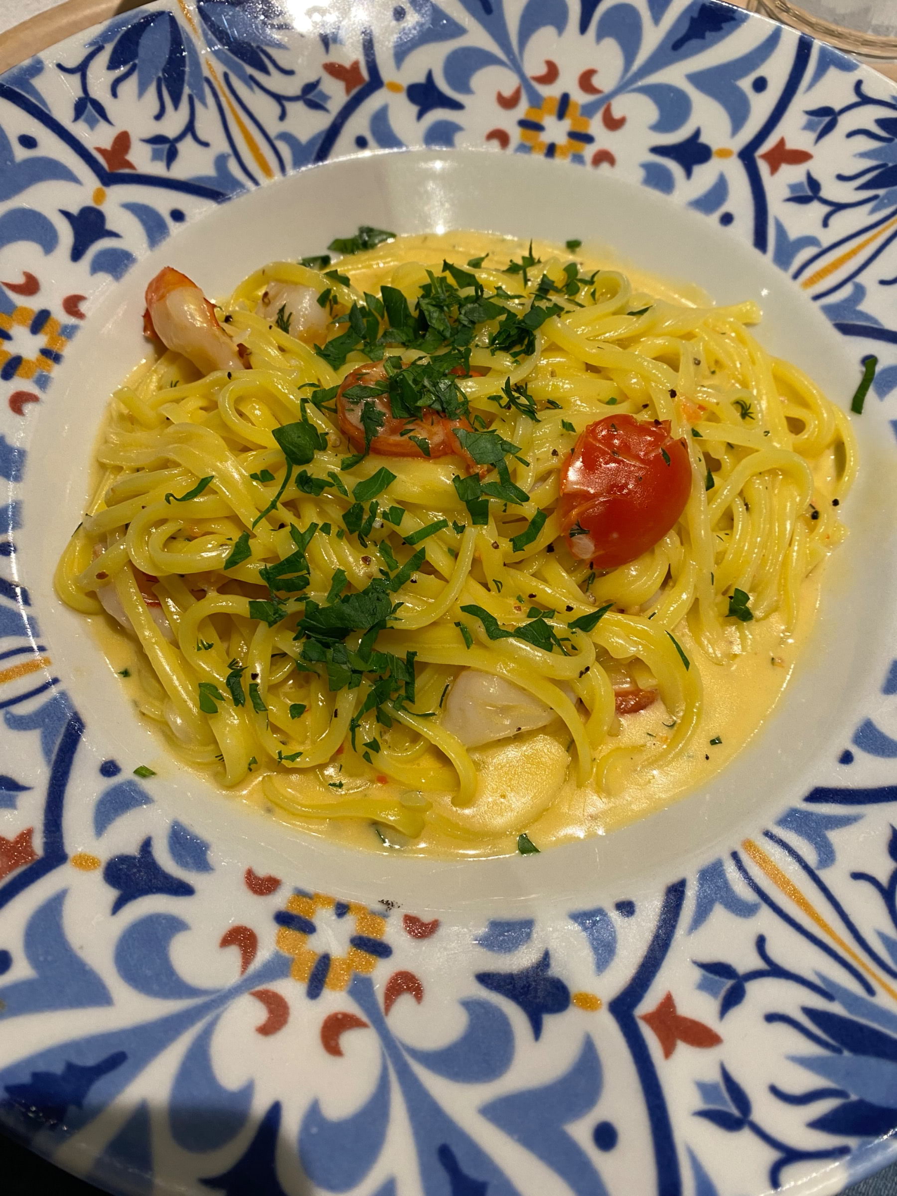 Färsk pasta med scampi, rosmarin, vitlök samt grädde. – Photo from Nonno's Italian Eatery & Lounge by Peter B. (28/02/2022)