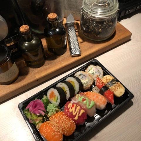 ”Vanlig 12-bitars” – Bild från Okinawa Sushi av Malin C. (2019-02-11)