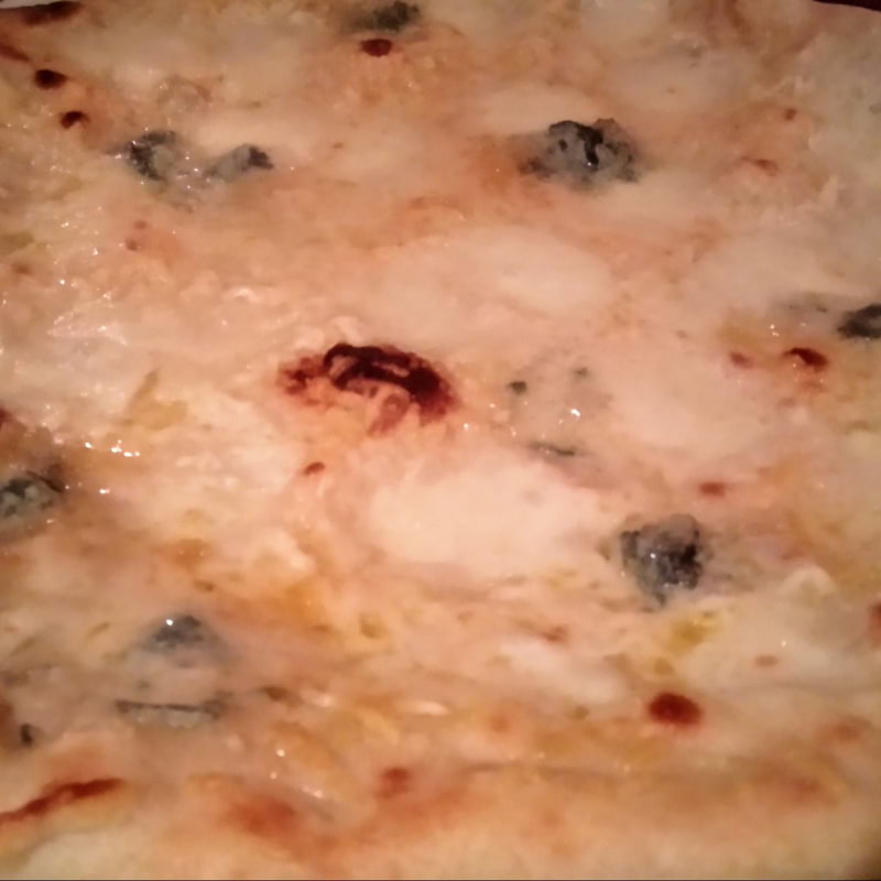 4 formaggi pizza – Bild från Olivia Medborgarhuset av Katarina D. (2020-10-29)