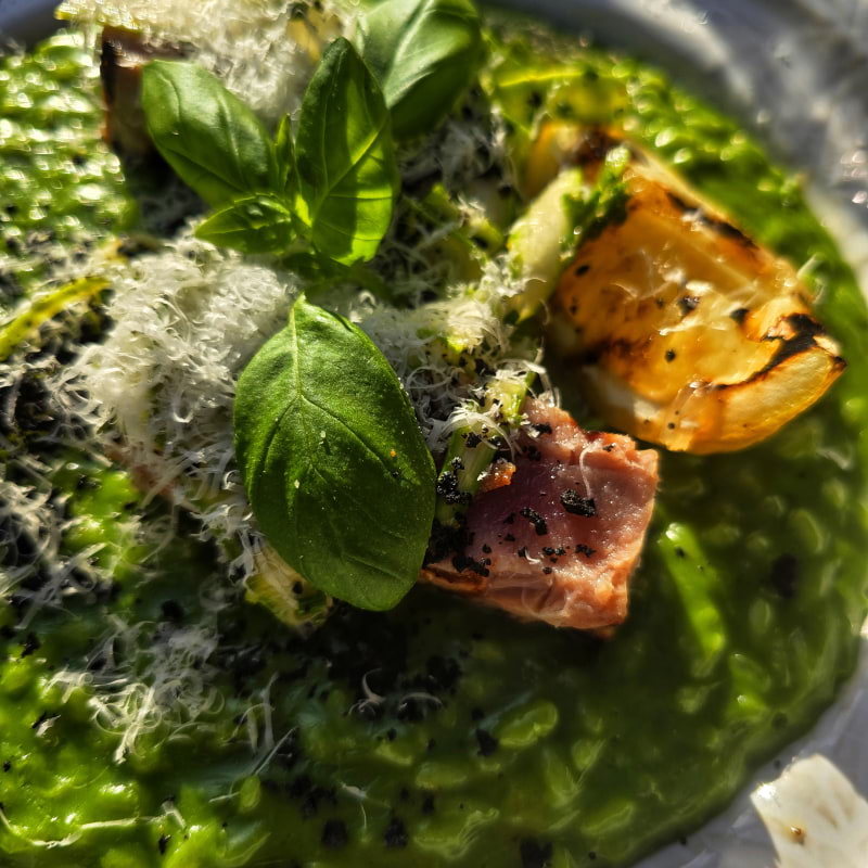 Basilika risotto och halstrad tonfisk – Bild från Chicce Slottsgatan av Cecilia S. (2025-06-04)