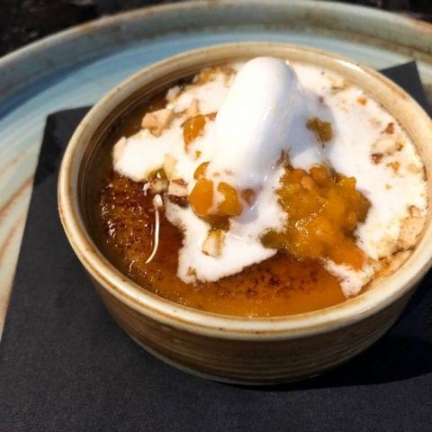 Godaste Crème Brûleen jag har ätit 🙌 MESSMÖRS CRÈME BRÛLÉE - Citronsorbet & hjortron. – Bild från Palett av Ida B. (2018-12-18)