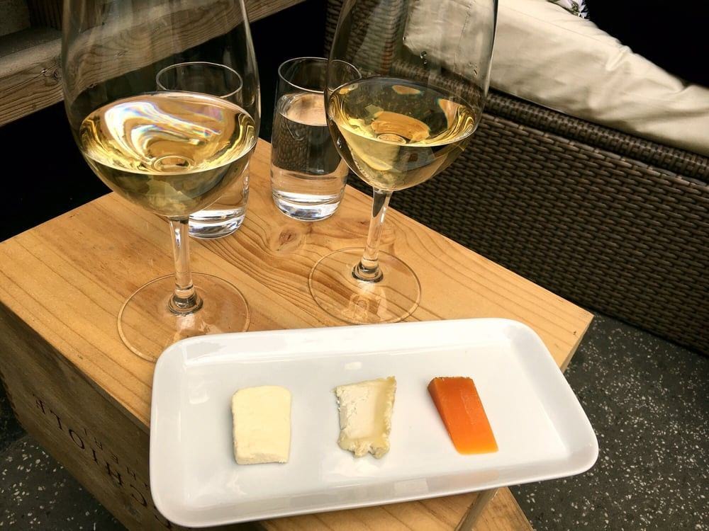 AW: beställ vin och du får 3 st ost på köpet ( varje ons & fre) – Bild från Restaurang W by Wijnjas av Katarina D. (2018-10-26)