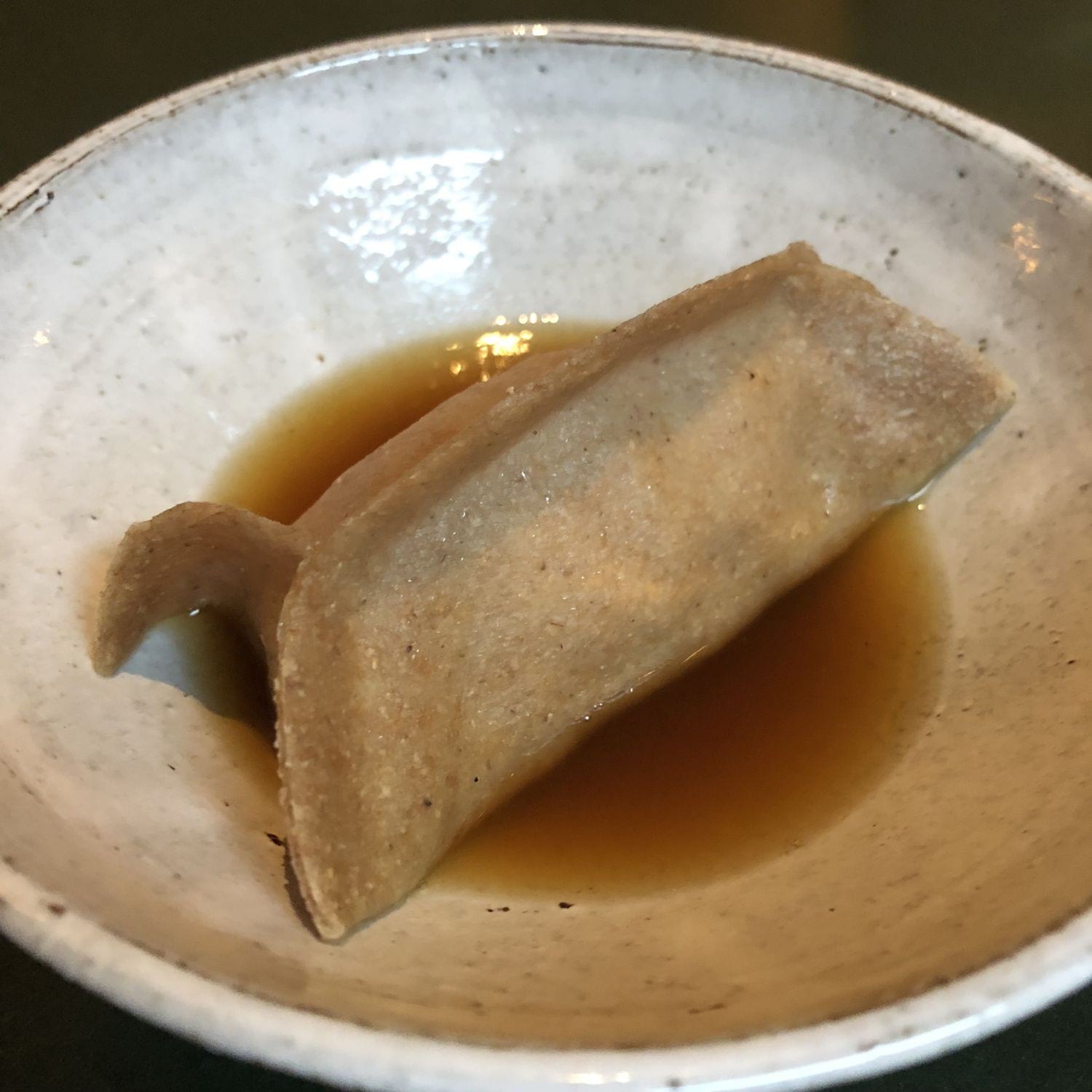 Dumpling med gråärta och buljong – Bild från Restaurang Volt av Sophie E. (2018-10-17)