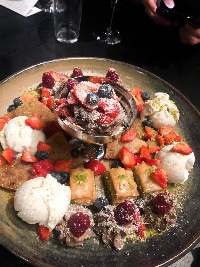 Fat med nästan alla desserter från menyn. Katajef & Boza var magisk!  – Bild från Restaurang Underbar av Ida B. (2018-10-24)