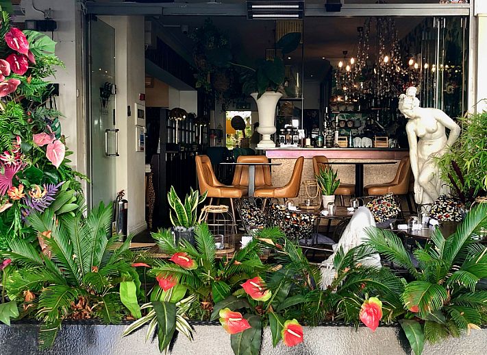 Rock & Rose Richmond Cocktailbar, Internationell restaurang